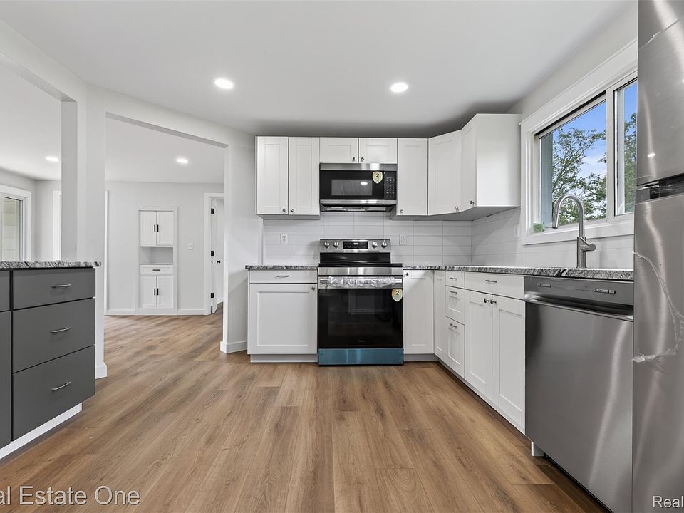 25275 Ravine St, photo 8