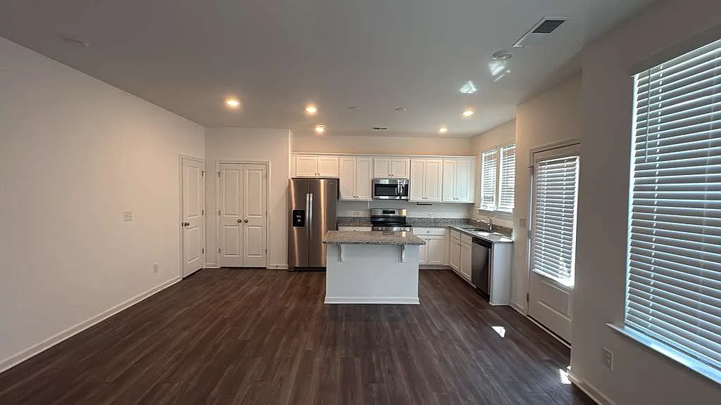 Building Photo - 145 Star Ct