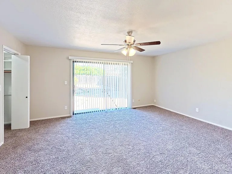 2209 E Palo Alto Ave — Photo 7
