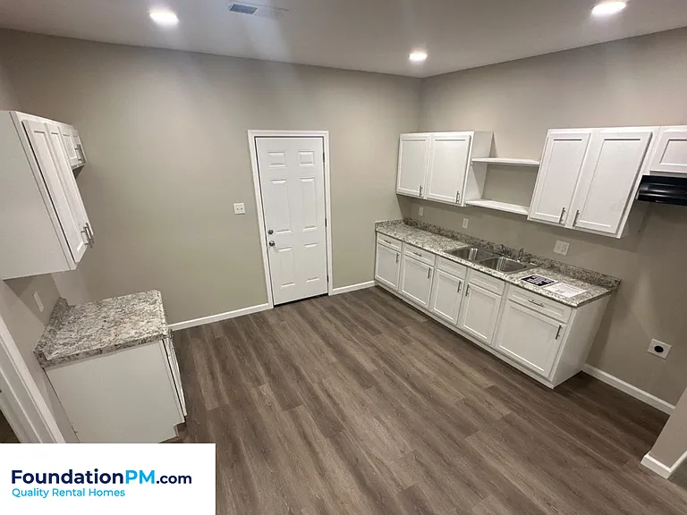 772 Pearce St — Photo 3