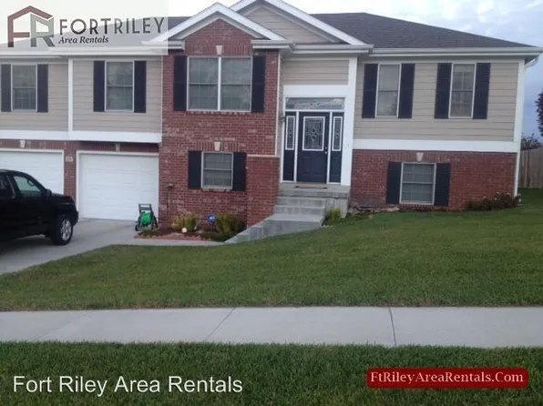 210 Cheyenne Dr, Junction City, KS 66441