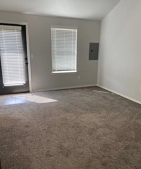 814 Chase Ln — Photo 5