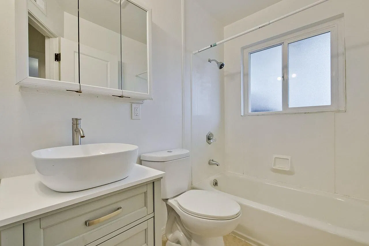 2 bed, 960 sqft, $4,500 — Photo 4