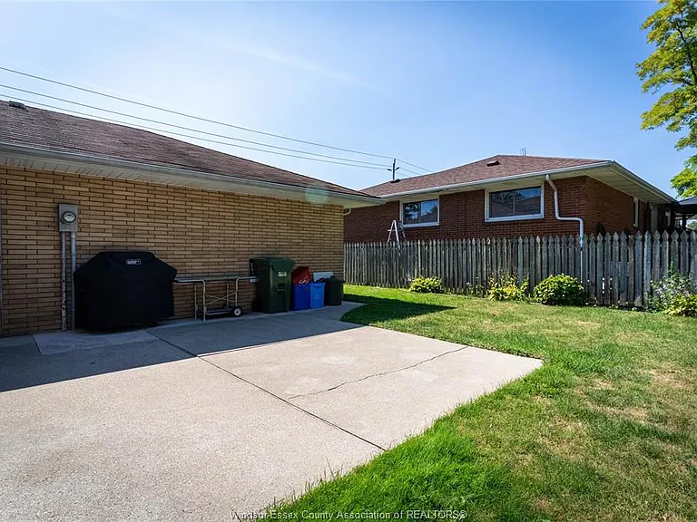 760 Wallace Ave — Photo 27