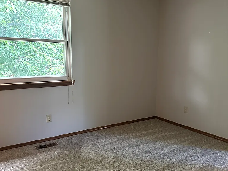 6120 Fall River Dr — Photo 16
