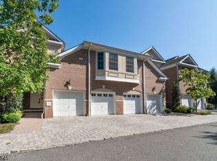 11 Willow Ln, Livingston, NJ 07039