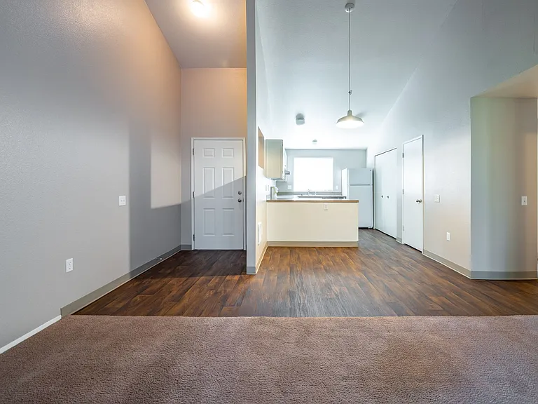 1401 N Springbrook Rd — Photo 2