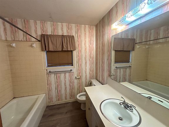 5th image of 1506 Meadow Ln