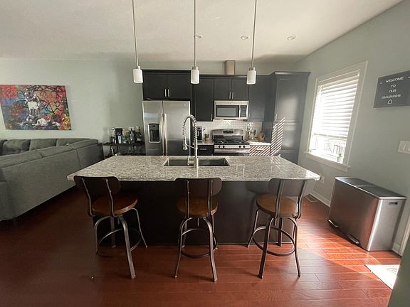 5th image of 41 Atterbury Blvd