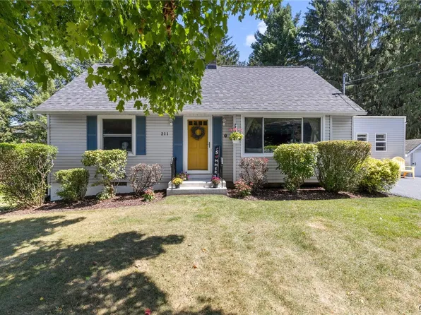 211 Stonehedge Rd, Camillus, NY 13031