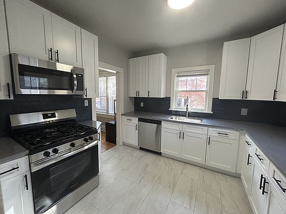 3rd image of 1125 Lincoln Pl