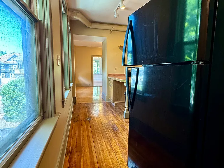 100 Lexington Ave #2 — Photo 6