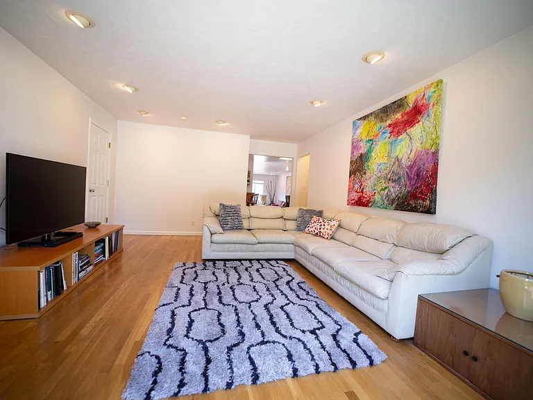 310 Alma Ln — Photo 29