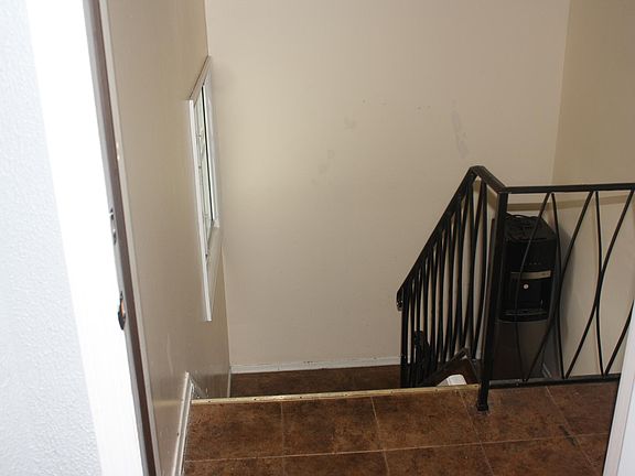 5th image of 33 Valerie Dr #2