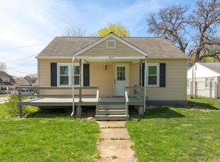 407 6th St, Parkersburg, IA 50665