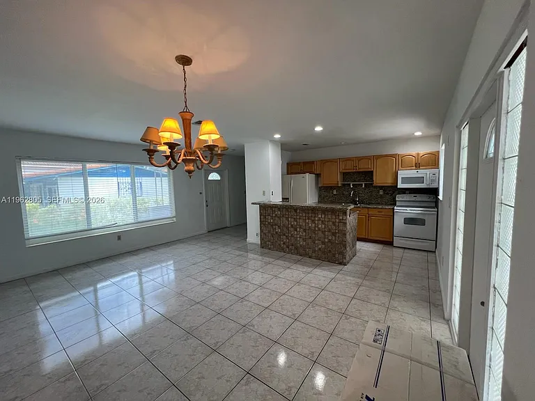 1260 NE 200th Ter — Photo 15