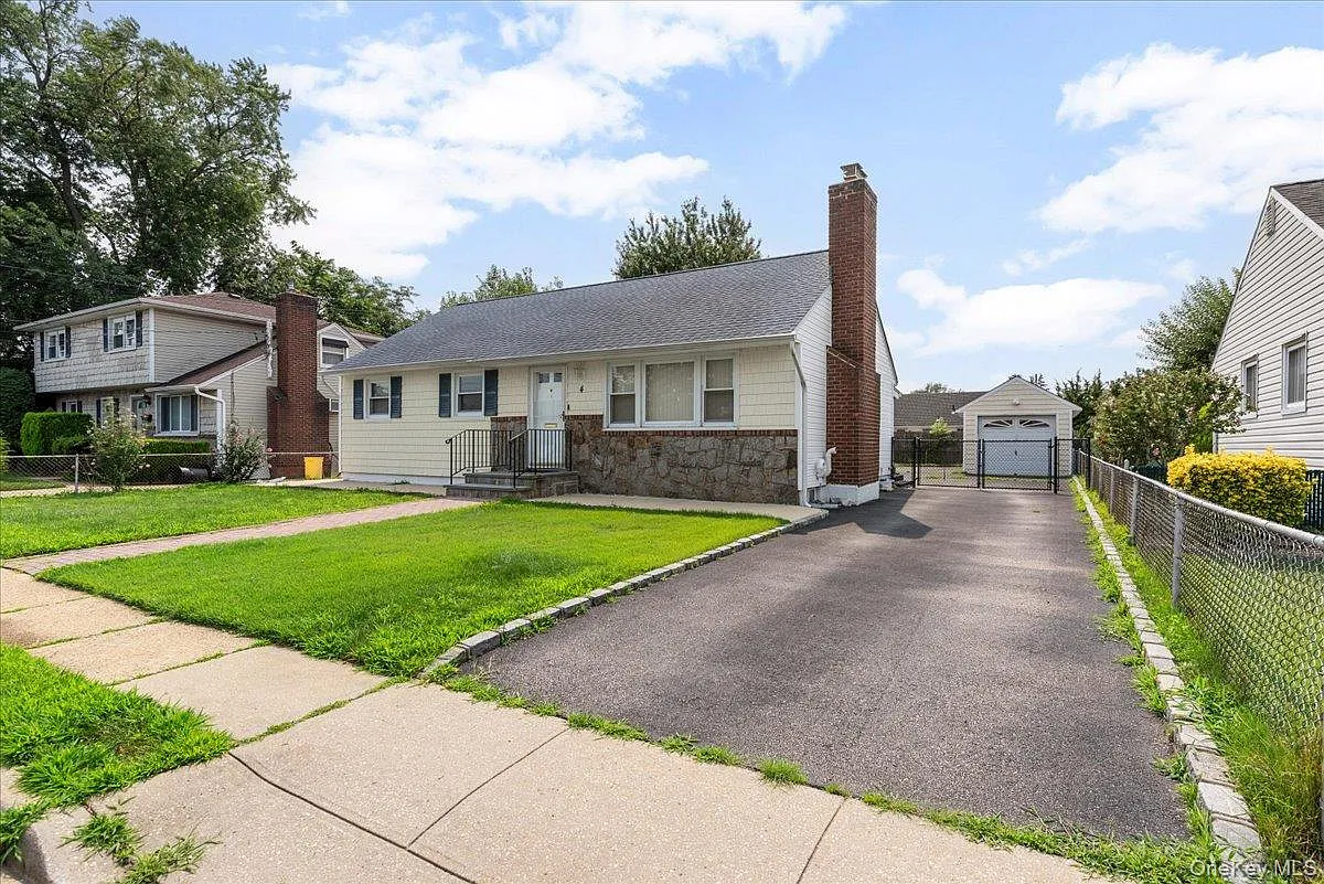 4 bed, 2.0 bath, 1633 sqft, $4,500 — Photo 2