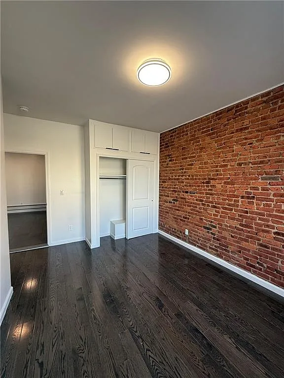 3 bed, 1.0 bath, 4920 sqft, $3,000 — Photo 1