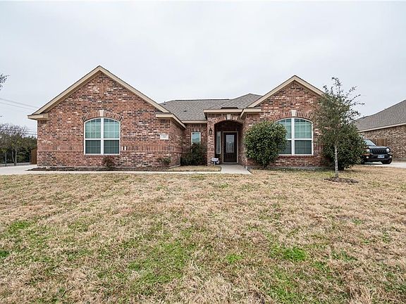 4th image of 723 Shady Meadow Ln
