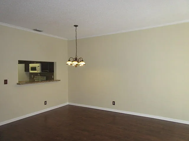 3 bed, 2.5 bath, 1449 sqft, $3,300 — Photo 3