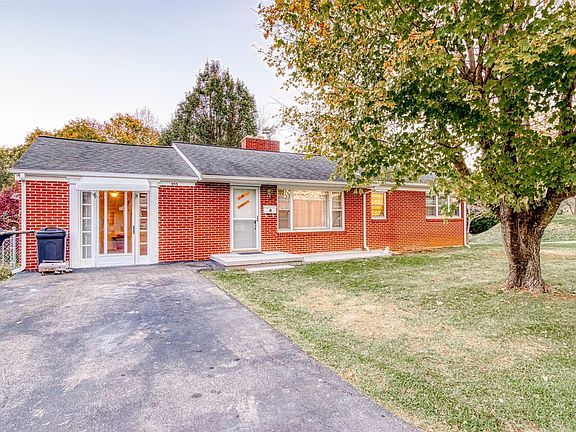 2nd image of 905 Forest Hill Dr