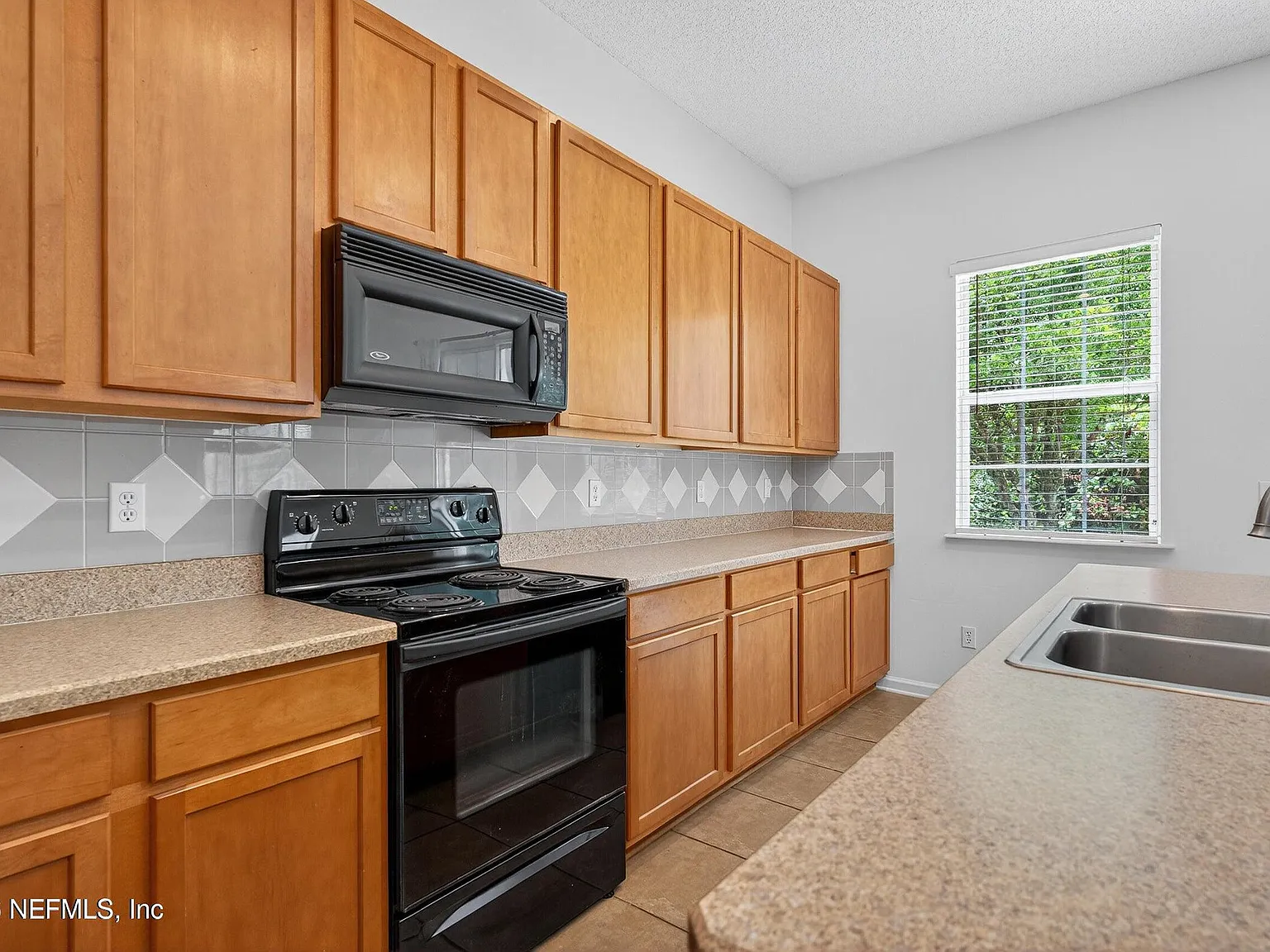 3 bed, 2.0 bath, 1730 sqft, $2,500 — Photo 4