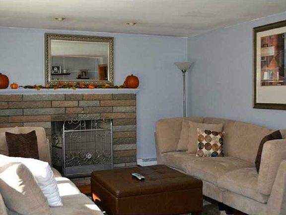 2nd image of 42 Sweet Meadow Dr