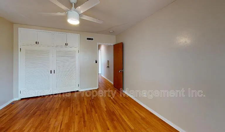 4947 63rd St — Photo 3