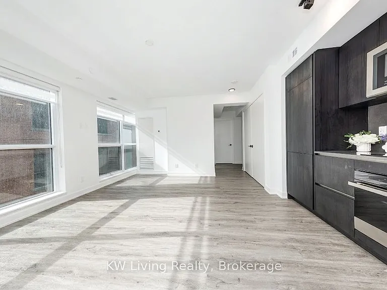 327 King St W #1302 — Photo 5