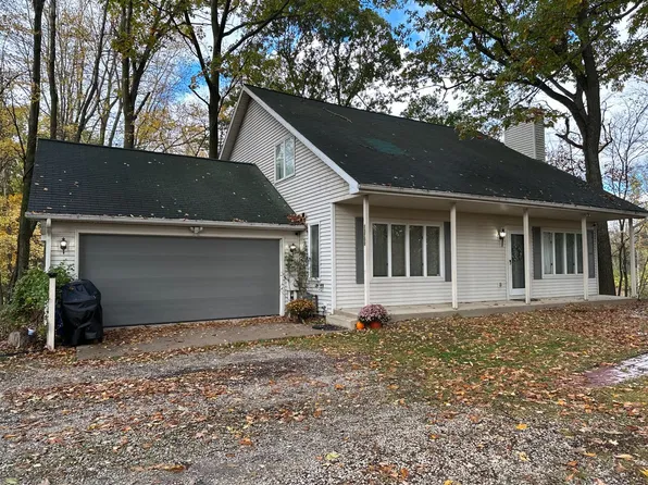 13700 Dorchester Dr, Cement City, MI 49233