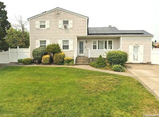 206 Jefferson Ave, Brentwood, NY 11717