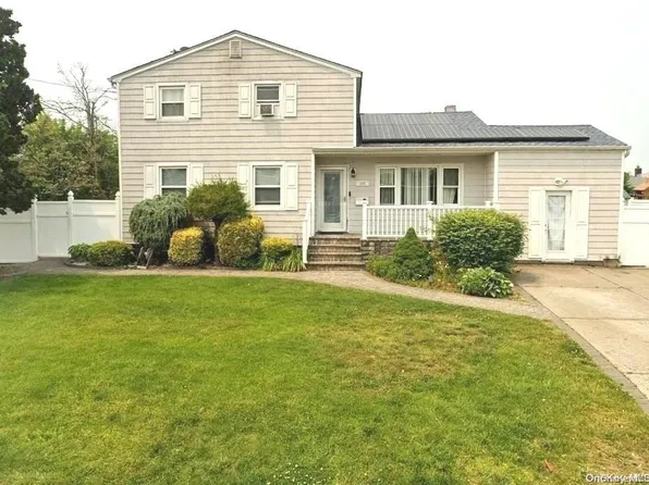 206 Jefferson Avenue, Brentwood, NY 11717