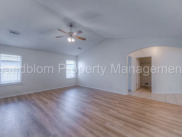 10418 S James St — Photo 6