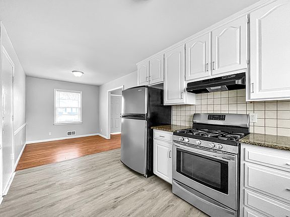 3rd image of 10106 Bellaire Ave