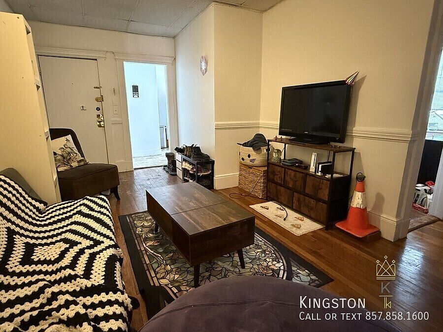 1st image of 238 Hemenway St #7R