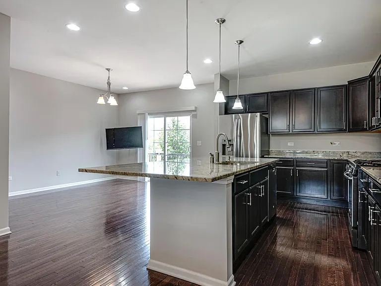 893 Lewisburg Ln — Photo 8