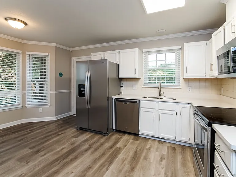 925 Fairlong Rd — Photo 10