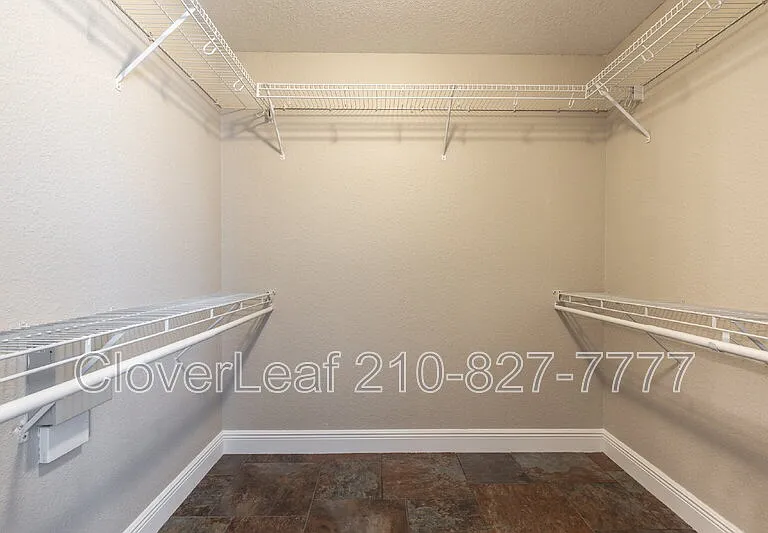 24710 Hickory Mdw — Photo 26
