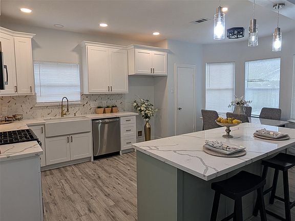 5th image of 3208 Lee Cir