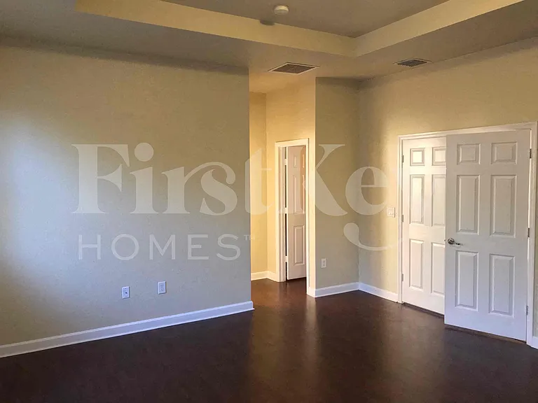 181 NE 30th Pl — Photo 13