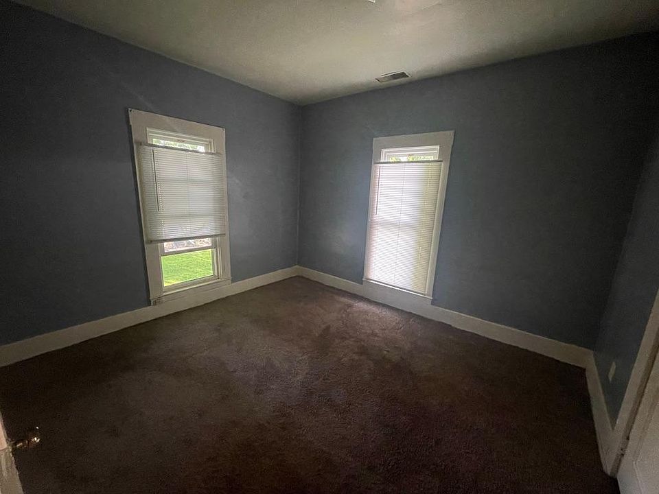 1st image of 204 W Broadway #2