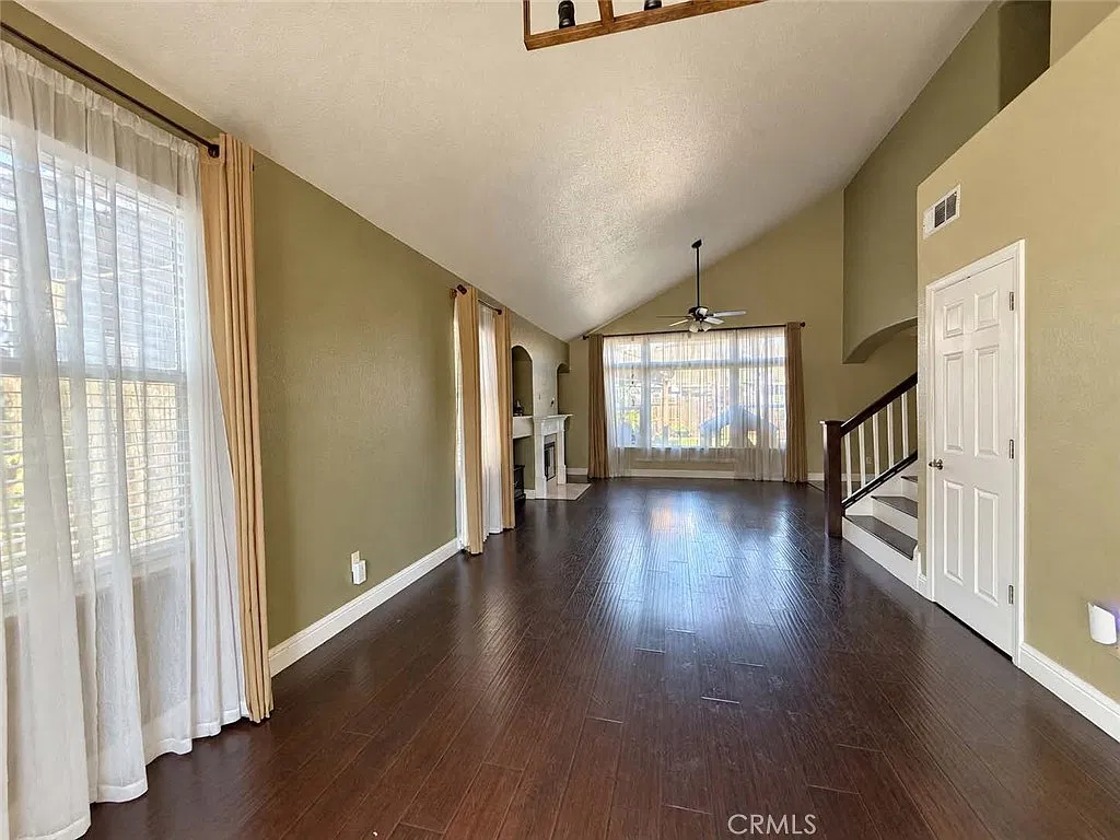 4 bed, 2.5 bath, 1520 sqft, $2,800 — Photo 3