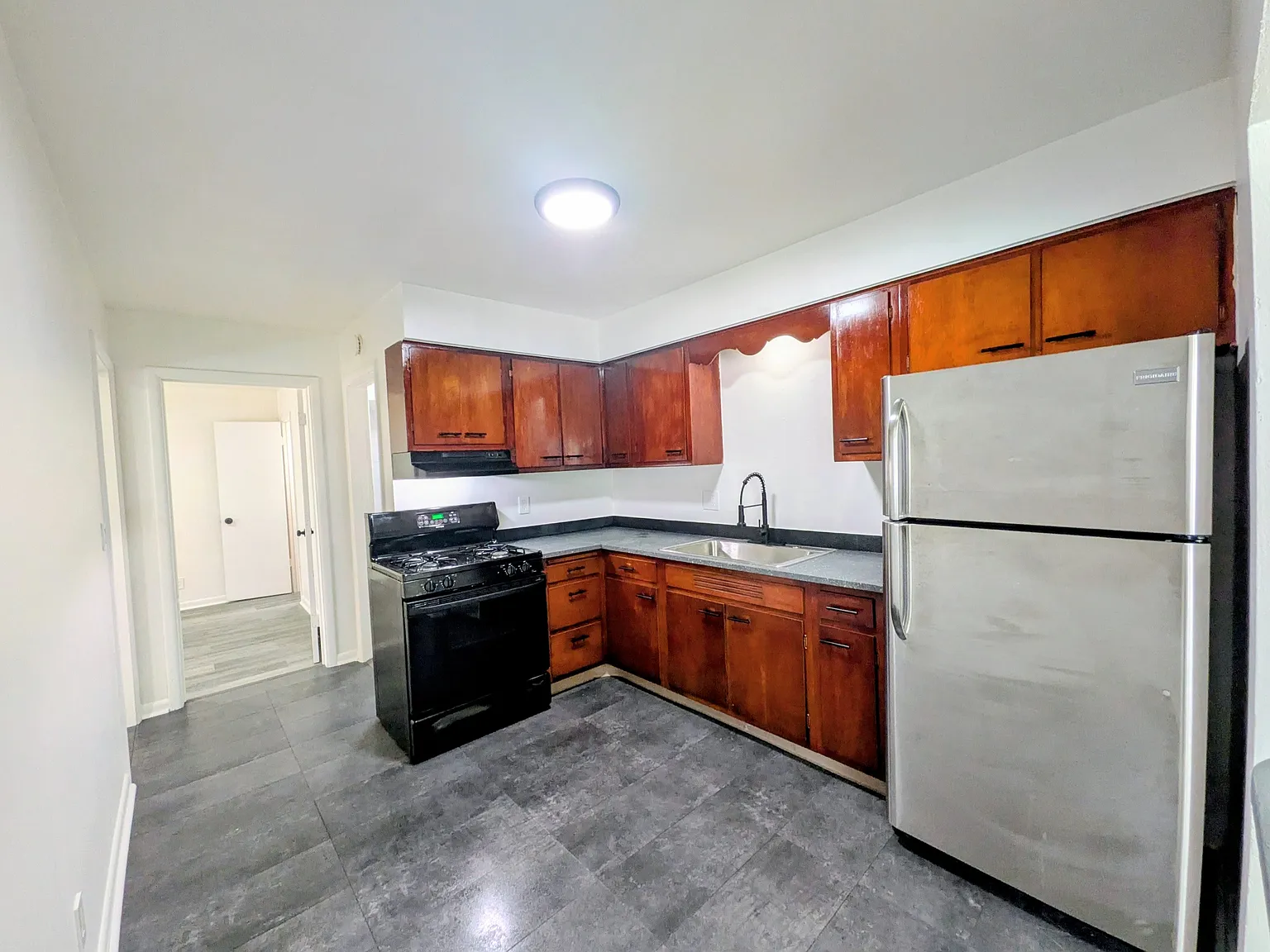 2 bed, 850 sqft, $1,015 — Photo 2