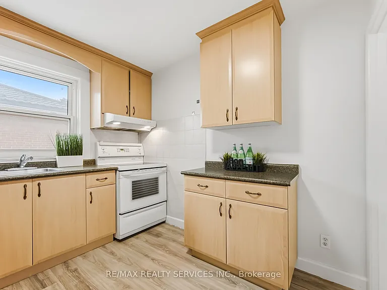 6 Bonnyview Dr #UPPER — Photo 15