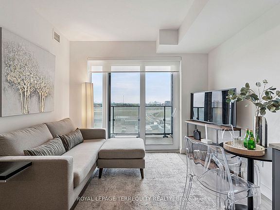 3rd image of 8 Tippett Rd #809