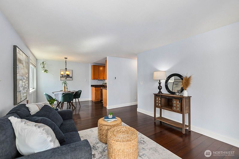 4th image of 10110 Greenwood Avenue N #204