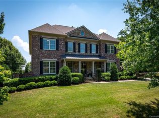 2026 Climbing Rose Ln, Matthews, NC 28104