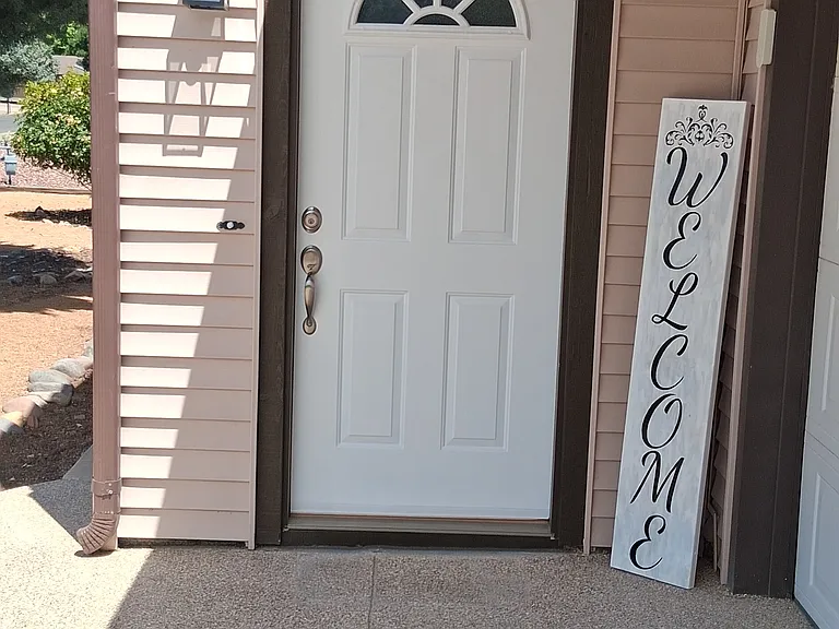 11009 E Lariat Ln — Photo 2