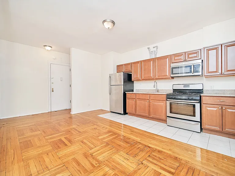 64 Hillside Ave #6M — Photo 2
