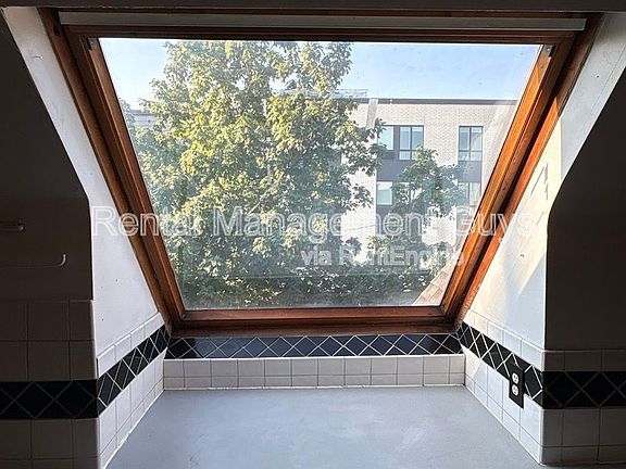 5th image of 2647 Girard Ave S APT 3